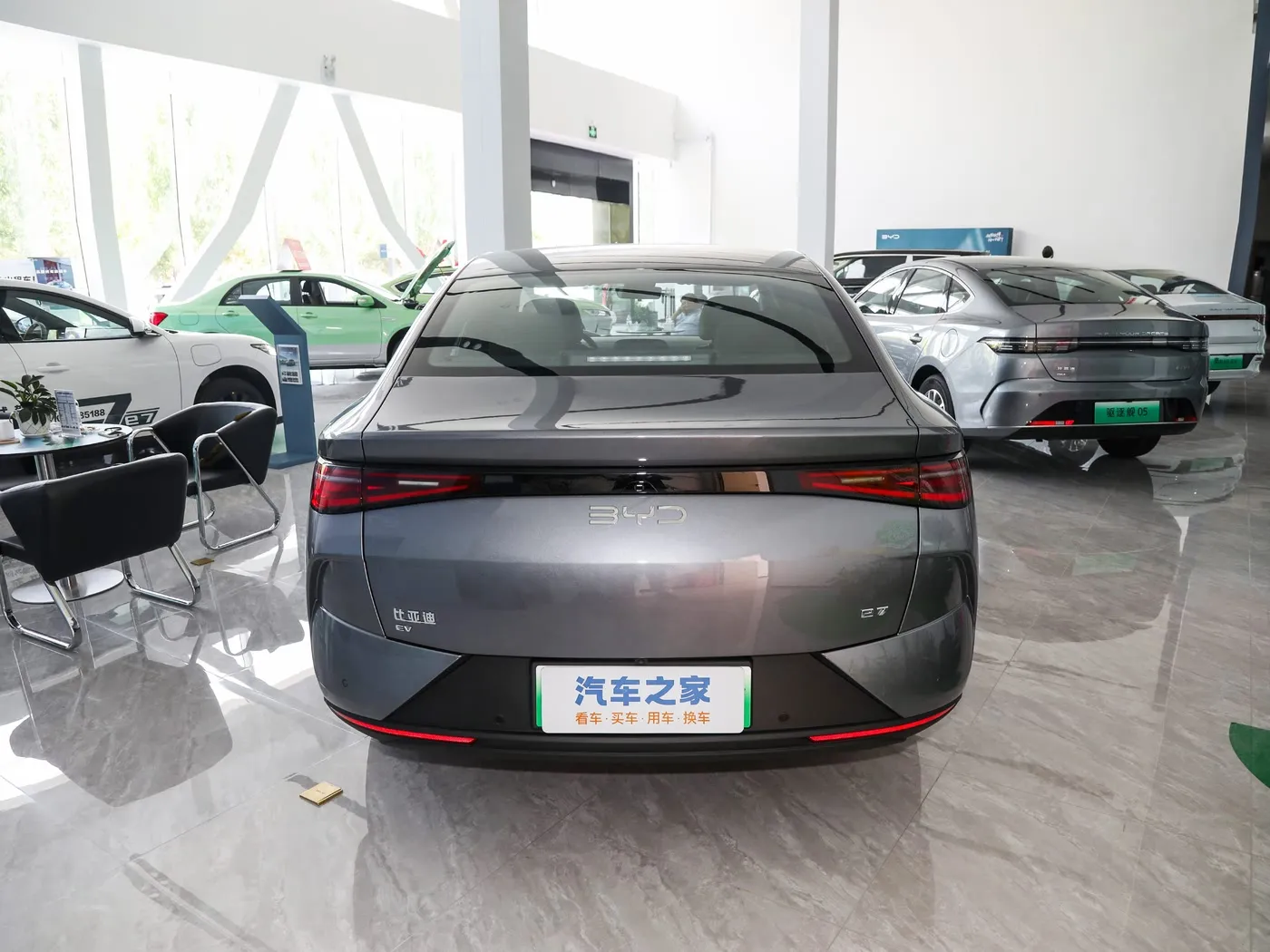 New Model BYD E7 EV Car 150km/h Top Speed 136HP 180Nm Torque 5 Seater Electric Vehicle