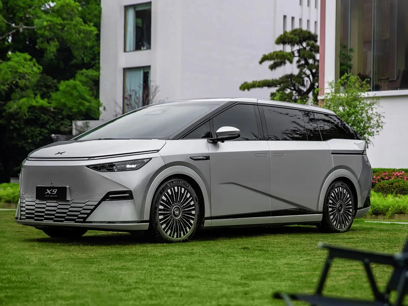 Xpeng X9 Long Range MPV SUV Pure Electric Left Steering Competitive Price New Energy Vehicle