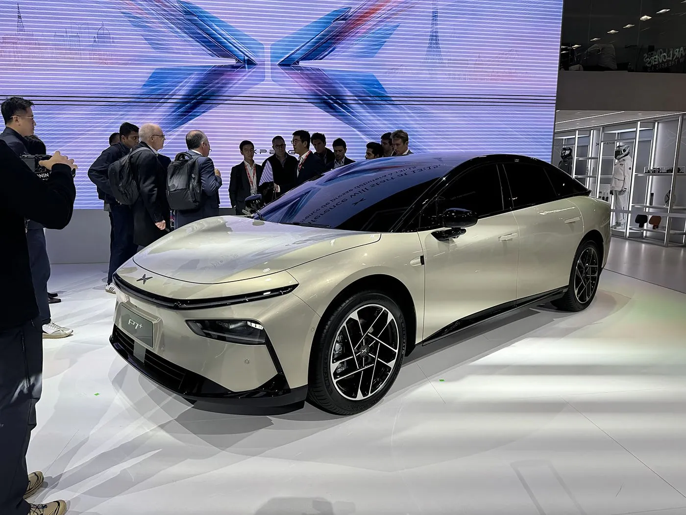 Limited Edition EV XPENG P7+ 5-Seat Pure Electric Hatchback New Design Left Steering 685Km Max Speed New Energy Vehicle