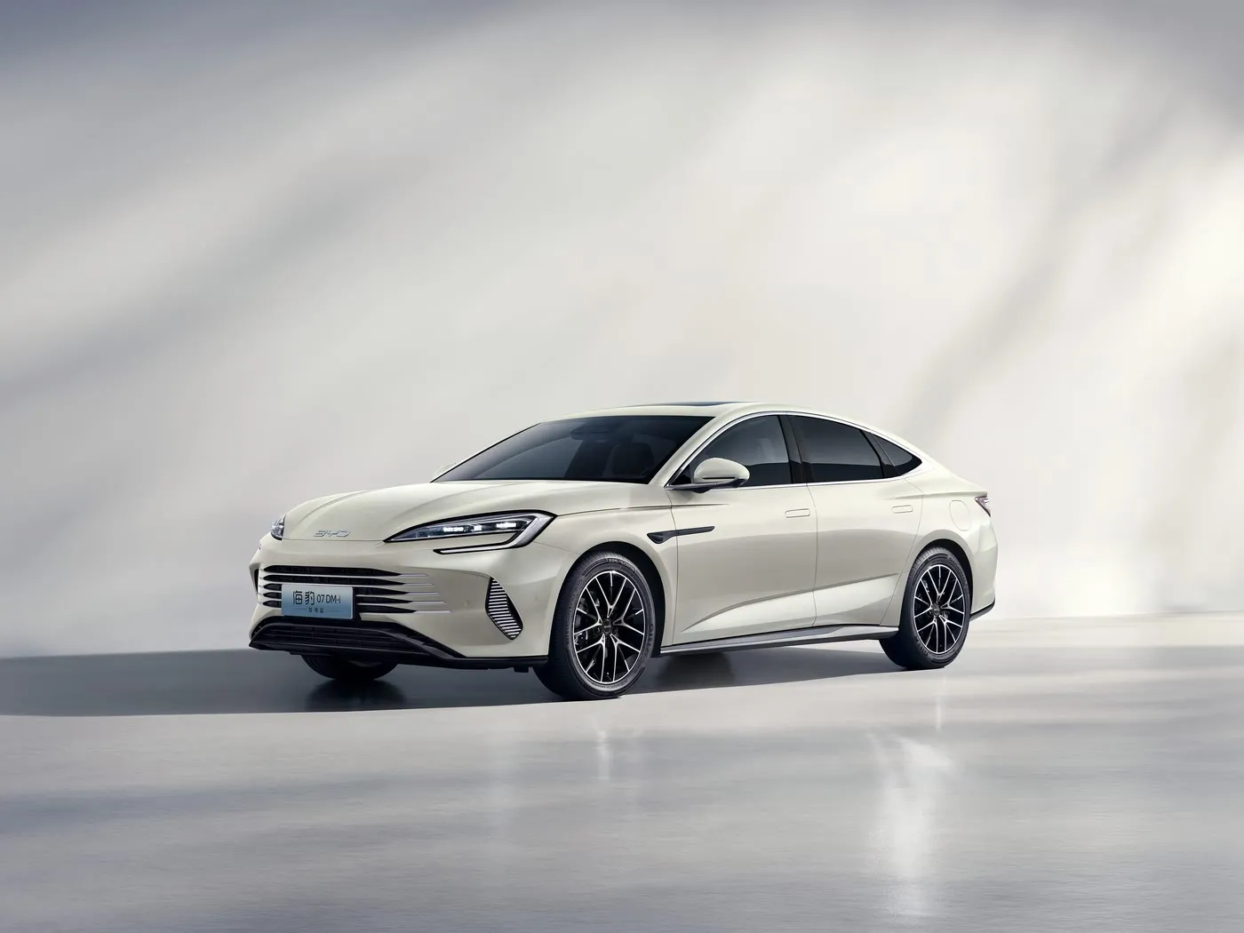 BYD Seal 07 DM-i Electric SUV High-Speed Auto Sedan with EV Motor 4-Seater Left Steering New Energy Vehicle Features