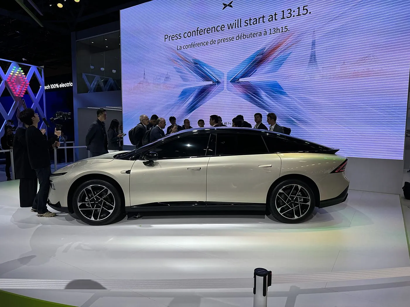 Limited Edition EV XPENG P7+ 5-Seat Pure Electric Hatchback New Design Left Steering 685Km Max Speed New Energy Vehicle