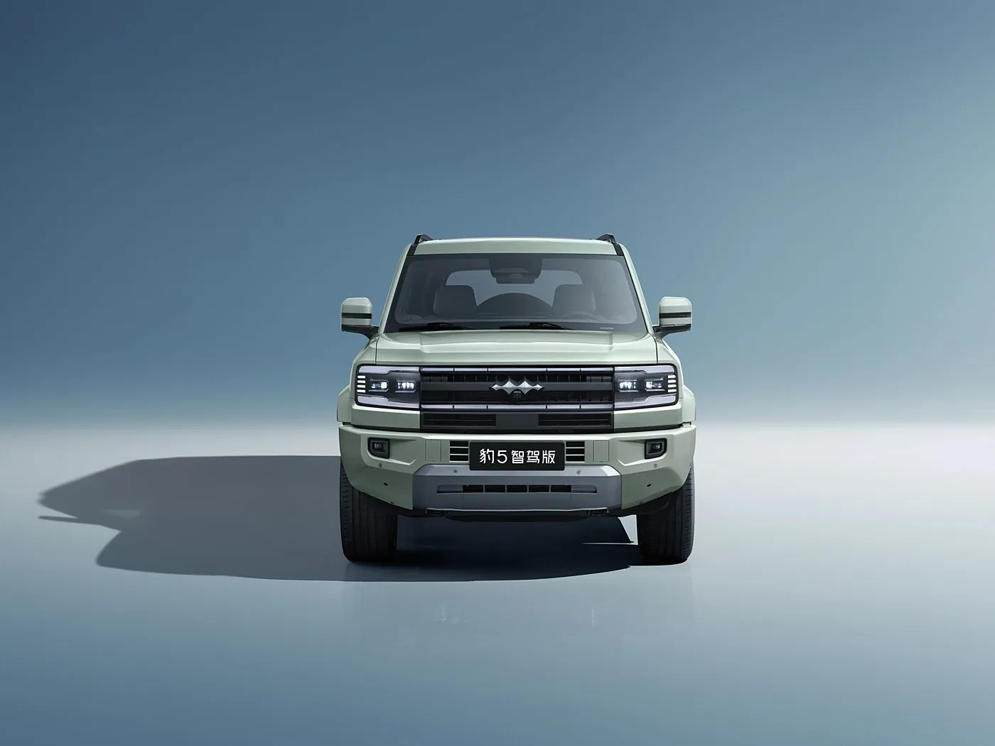 Premium BYD Leopard 5 Hybrid PHEV Off-Road SUV w/ 15.6" Screen 4x4 Drive 4WD 83L Fuel Tank