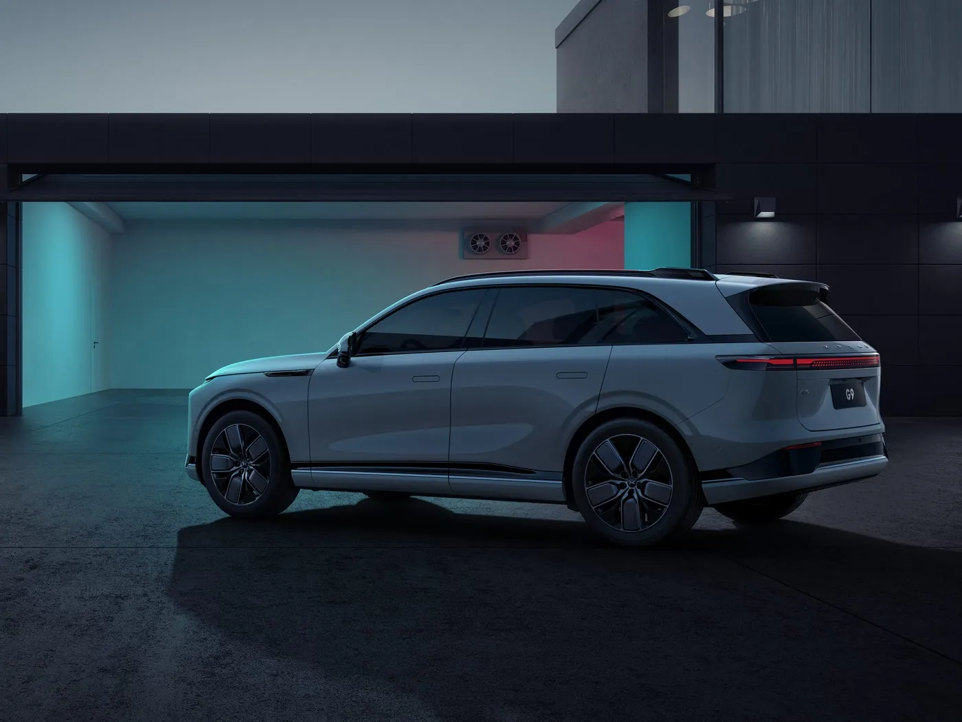 Xpeng G9 Luxury 4-Door 5-Seater SUV Electric Vehicle New Energy MPV Hatchback with 4WD Drive Mode PHEV Power and EV Motor Left