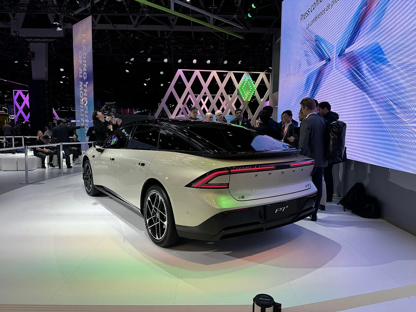 Limited Edition EV XPENG P7+ 5-Seat Pure Electric Hatchback New Design Left Steering 685Km Max Speed New Energy Vehicle