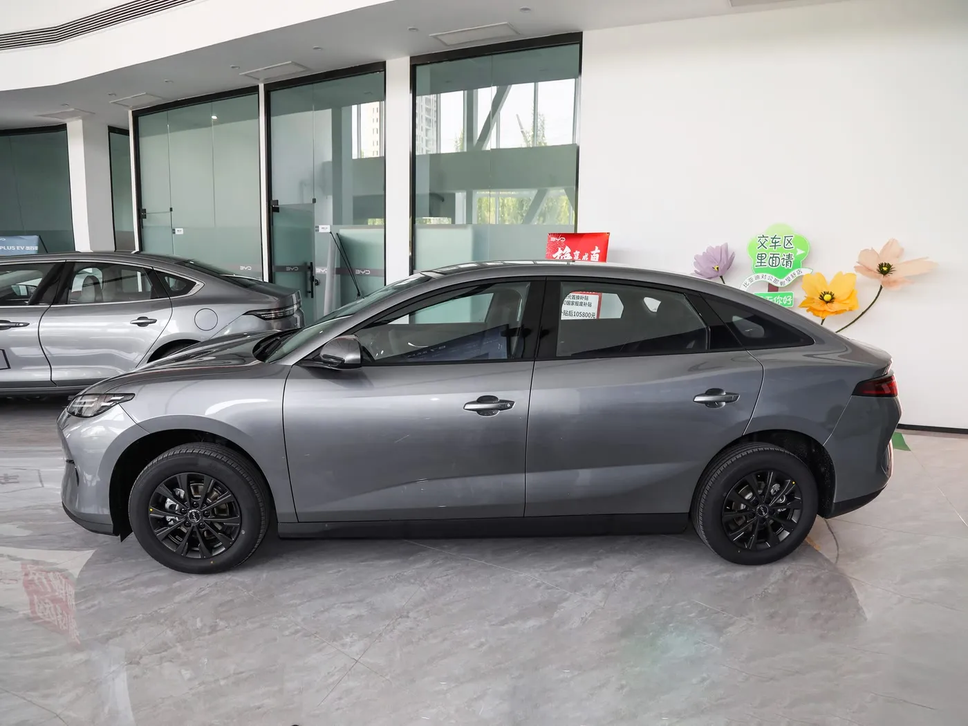 New Model BYD E7 EV Car 150km/h Top Speed 136HP 180Nm Torque 5 Seater Electric Vehicle