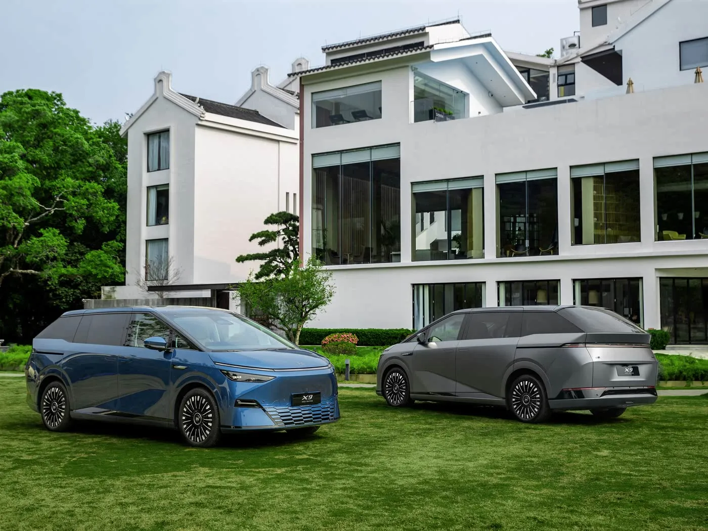 Xpeng X9 Long Range MPV SUV Pure Electric Left Steering Competitive Price New Energy Vehicle
