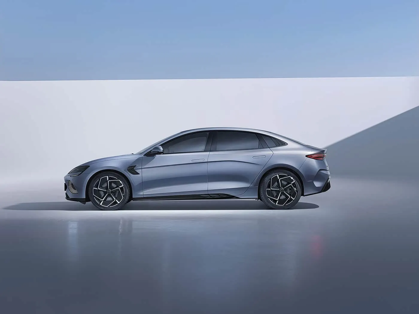 BYD Seal Smart Edition Electric Sedan 600 AWD Hybrid Advanced Driving Technology Premium Long-Range New Energy Vehicle
